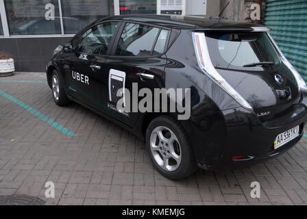 La Nissan Leaf taxi per Uber a Kiev, Ucraina Foto Stock