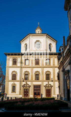 San Bernardino alle ossa è una chiesa di milano, lombardia, italia, conosciuto per la sua ossario, una piccola cappella laterale decorato con numerosi teschi umani Foto Stock