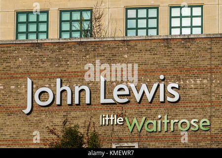 John Lewis & Little Waitrose segno, Intu Watford, Hertfordshire, England, Regno Unito Foto Stock