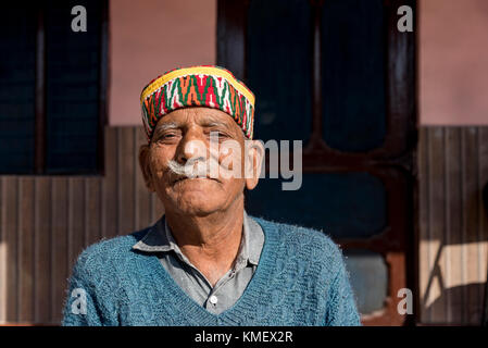 Ritratto di un vecchio uomo indiano. Foto Stock