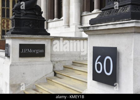 J.P. Morgan & Co. investment bank headquarters, 60 Victoria Embankment, Londra, Inghilterra, Regno Unito. JPMorgan ha acquistato il 420.000 piedi quadrati proprietà in 2010 Foto Stock