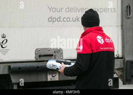 DPD servizi di consegna in 24 ore, logistica aziendale, merci commerciali in consegna a Blackpool, Regno Unito Foto Stock