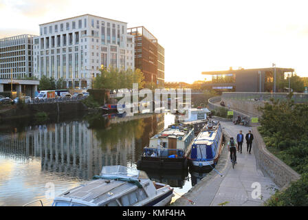 Nuovo sviluppo attorno al Regent's Canal a Kings Cross, a nord di Londra, England, Regno Unito Foto Stock