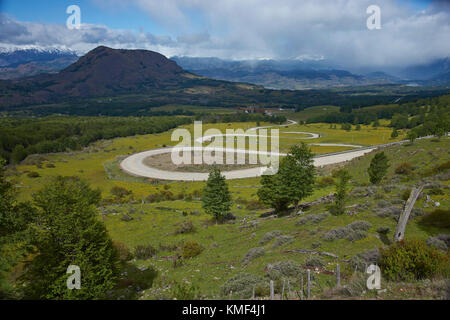 La Carretera Austral; strada famosa collegando remote città e villaggi nel nord della Patagonia cilena. Foto Stock