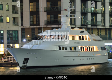 Yacht di lusso mare Falcon II visto ormeggiata in West India Dock, Canary Wharf. Londra Foto Stock