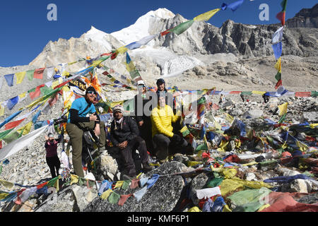 Sulla parte superiore del larkya la pass, circuito di manaslu trek, Nepal Foto Stock