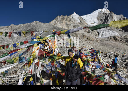 Sulla parte superiore del larkya la pass, circuito di manaslu trek, Nepal Foto Stock