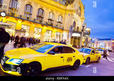 AAA Taxi, Obecní dům, Příkopy, Staré Město, Praha, Česká republika / Cabs, Municipio, Prikopy strada, Centro storico, Praga, repubblica Ceca Foto Stock