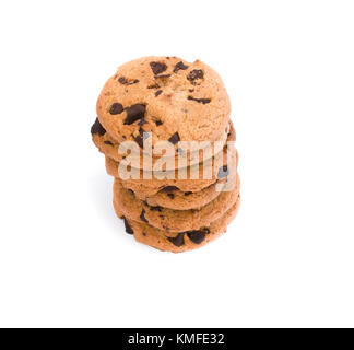 Pila di sei in casa doppia biscotti con scaglie di cioccolato isolato su sfondo bianco Foto Stock
