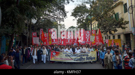 Kolkata, India. 06 Dic, 2017. i partiti di sinistra hanno organizzato una manifestazione di protesta contro la demolizione della Babri Masjid o babri moschea di Ayodhya in Uttar Pradesh da fondamentalisti indù nel 1992. Credito: sanjay purkait/Pacific press/alamy live news Foto Stock