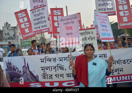 Kolkata, India. 06 Dic, 2017. i partiti di sinistra hanno organizzato una manifestazione di protesta contro la demolizione della Babri Masjid o babri moschea di Ayodhya in Uttar Pradesh da fondamentalisti indù nel 1992. Credito: sanjay purkait/Pacific press/alamy live news Foto Stock