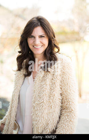 Bella la mezza età donna sorridente. Foto Stock