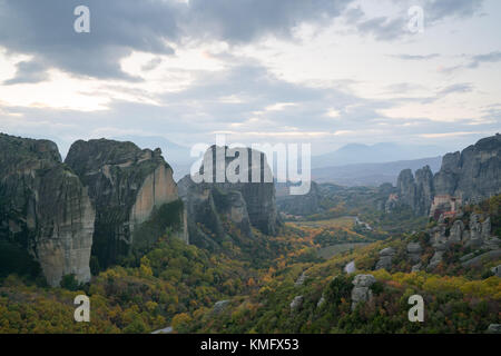 Monastero Roussanou nel complesso di Meteora Foto Stock