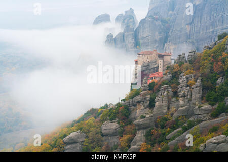 Monastero Roussanou nel complesso di Meteora Foto Stock