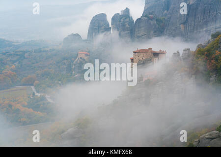 Monastero Roussanou nel complesso di Meteora Foto Stock