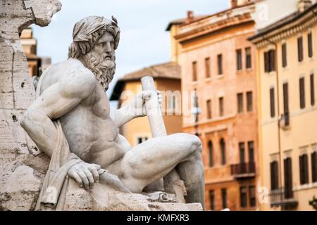 Statua del dio Zeus in Bernini fontana nella piazza Navona, Roma Foto Stock