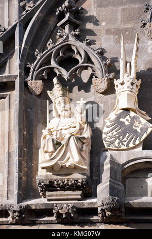 Carlo IV statua sulla città vecchia Charles ponte torre, Praga, repubblica Ceca - Carlo IV. (26 agosto 1346 – 29 novembre 1378), Re di Boemia e Hol Foto Stock