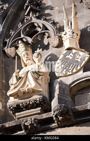 Carlo IV statua sulla città vecchia Charles ponte torre, Praga, repubblica Ceca - Carlo IV. (26 agosto 1346 – 29 novembre 1378), Re di Boemia e Hol Foto Stock