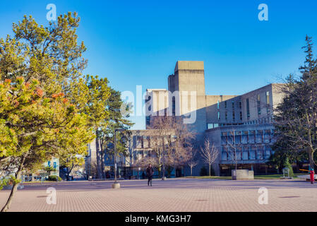 La guelfa, ontario, Canada - 15 marzo 2016: vista di guelph University campus con una miscela di architettura moderna e tradizionale. Foto Stock