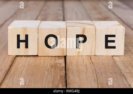 Parola di speranza su blocchi di legno Foto Stock