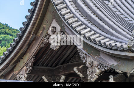 (Generale) di gate somon di kencho-ji tempio complesso, gegyo decorazione dettaglio del tetto. Kamakura, nella prefettura di Kanagawa, Giappone Foto Stock