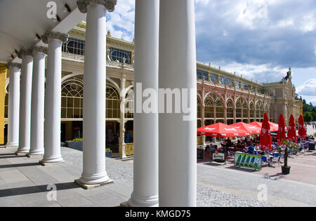 Marianske Lazne, Repubblica Ceca - 29 ago 2012: unica in ghisa colonnato a molla costruito nel 1818.spa designato per la registrazione nella lista UNESCO. Foto Stock