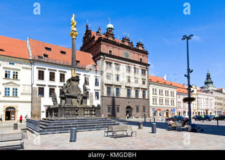 Plzen, Repubblica ceca - circa agosto - il municipio in stile rinascimentale e la colonna della peste in agosto 2013 nella città di Plzen, west bohemian region, Repubblica ceca. plz Foto Stock