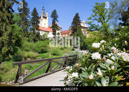 Il castello di renaisaance e famosi giardini pruhonice vicino a Praga Central Bohemia Repubblica Ceca, protetto dall'UNESCO Foto Stock