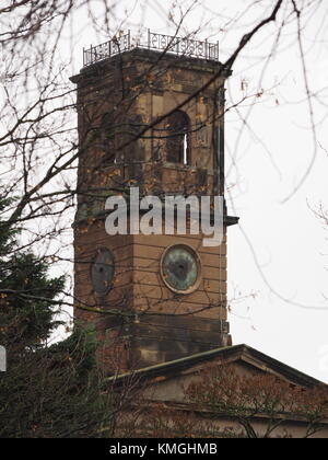 Sheerness, Kent, Regno Unito. Il 7 dicembre, 2017. Sheerness Dockyard Chiesa: emergenza lavoro di restauro ha iniziato su questa innovativa del Patrimonio del fondo della lotteria progetto con sovvenzioni supplementari dalla storica in Inghilterra. Sheerness Dockyard Trust (di cui è presidente sarà Palin, figlio di Michael Palin) mira a riparare e trasformare la chiesa che si trova all'ingresso del ex Royal Dockyard sull'Isle of Sheppey. La chiesa è stata gravemente danneggiata da un incendio nel 2001 - si tratta di un capolavoro architettonico e uno dei più importanti edifici a rischio nel sud est. Credito: James Bell/Alamy Live News Foto Stock