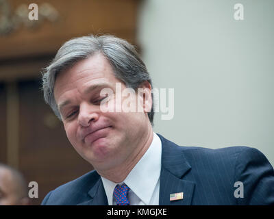 Washington, DC, USA. 7th dicembre 2017. Il direttore dell'FBI Christopher Wray testimonia in un Comitato giudiziario della Camera lo stato attuale dell'FBI e le sue indagini il 7 dicembre 2017. Credito: Patsy Lynch/Media Punch/Alamy Live News Foto Stock