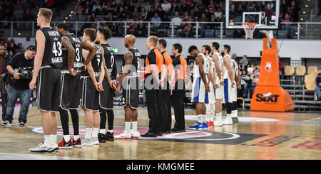 Bamberg, Deutschland. 07Th dec, 2017. Deutschland, bamberg, brose arena, 07.12.2017, Basket - euro league - brose bamberg vs. CSKA Mosca - bild: die startelf beider mannschaften nell'immagine: undici di partenza da entrambe le squadre di credito: Ryan evans/alamy live news Foto Stock