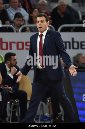 Bamberg, Deutschland. 07Th dec, 2017. Deutschland, bamberg, brose arena, 07.12.2017, Basket - euro league - brose bamberg vs. CSKA Mosca - im Bild: dimitris itoudis (Cska Mosca, head coach) Credito: Ryan evans/alamy live news Foto Stock