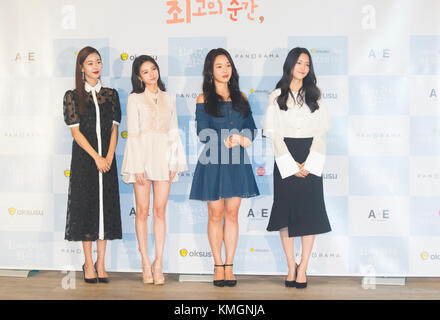 Ko Won-Hee, Jei (FIESTAR), Jung Yeon-Joo e Kim Ji-Eun, 7 dicembre 2017: Attrici e membri del cast sudcoreano (L-R) Ko Won-Hee, Jei, Jung Yeon-Joo e Kim Ji-Eun posero durante una conferenza stampa per un nuovo dramma coreano, "The Best Moment to Quit the Company" a Seoul, Corea del Sud. Crediti: Lee Jae-won/AFLO/Alamy Live News Foto Stock