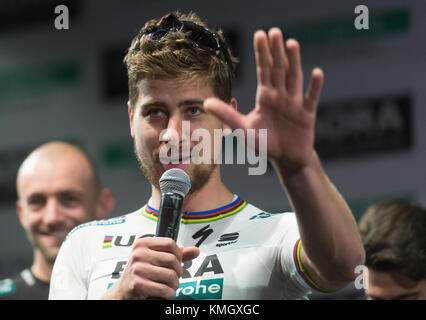 Schiltach, Germania. 7 dicembre 2017. Peter Sagan del Team BORA-Hansgrohe parla durante la presentazione della nuova maglia a Schiltach, Germania, il 7 dicembre 2017. Crediti: Patrick seeger/dpa/Alamy Live News Foto Stock