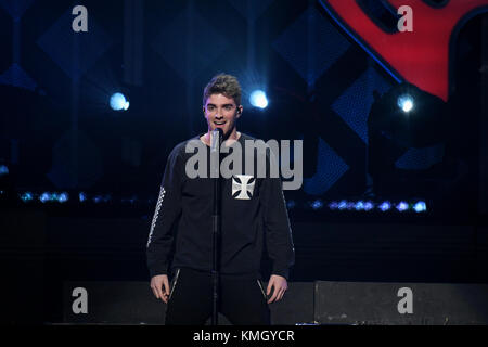 Philadelphia, Stati Uniti d'America. 06 Dic, 2017. Il Chainsmokers eseguire sul palco durante il Q102's iHeartRadio Jingle Ball 2017 presso la Wells Fargo Center di Philadelphia, PA, il 6 dicembre 2017. Credito: Bastiaan Slabbers/Alamy Live News Foto Stock