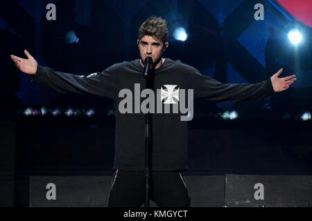 Philadelphia, Stati Uniti d'America. 06 Dic, 2017. Il Chainsmokers eseguire sul palco durante il Q102's iHeartRadio Jingle Ball 2017 presso la Wells Fargo Center di Philadelphia, PA, il 6 dicembre 2017. Credito: Bastiaan Slabbers/Alamy Live News Foto Stock