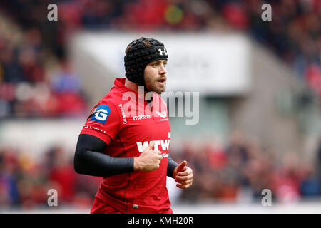 Leigh Halfpenny giocando per la Scarlets contro la Benetton Rugby di Treviso, Italia nel rugby europeo Champions Cup. Foto Stock