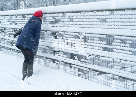 Oxford, Regno Unito. Decimo Dec, 2017. La nevicata in Oxford, il più pesante per diversi anni. Credito: Andrew Walmsley/Alamy Live News Foto Stock