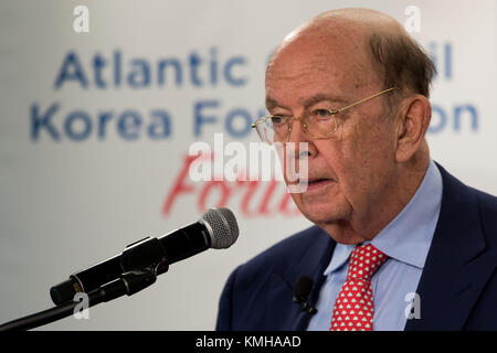 Washington, Stati Uniti d'America. 12 Dic, 2017. Stati Uniti Segretario di Stato per il commercio Wilbur Ross parla durante l'Atlantico Council-Korea Fondazione Forum al Consiglio atlantico sede a Washington, DC, Stati Uniti, il 12 dicembre, 2017. Credito: Ting Shen/Xinhua/Alamy Live News Foto Stock