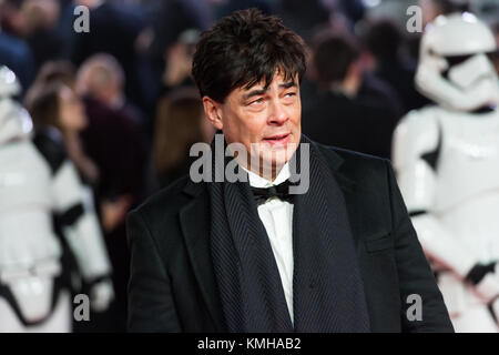 Londra, Regno Unito. 12 Dic, 2017. Benicio del Toro arriva per la European film Premiere di "Guerre Stellari: ultimi Jedi" presso la Royal Albert Hall di Londra. Credito: Wiktor Szymanowicz/Alamy Live News Foto Stock