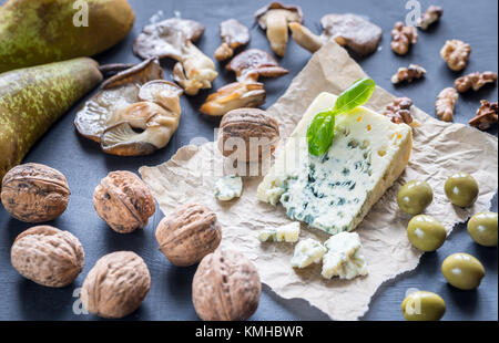 Pezzo di formaggio blu Foto Stock