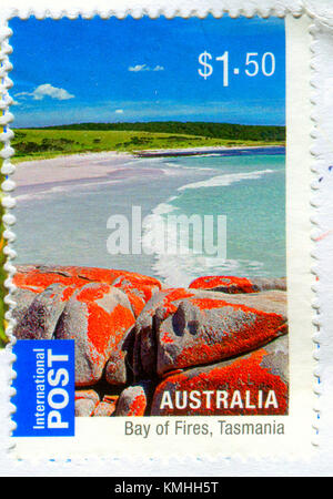 GOMEL, BIELORUSSIA, 5 DICEMBRE 2017, Stamp stampato in Australia mostra l'immagine della Baia degli incendi, Tasmania, circa 2011. Foto Stock