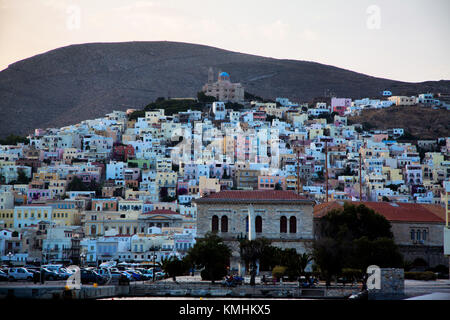 Vista della città hermoupolis syros island isole cicladi Foto Stock