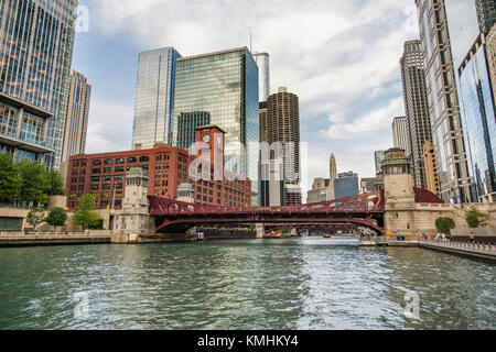 Il nord del fiume Chicago riverwalk sul ramo nord del fiume Chicago a Chicago, Illinois Foto Stock