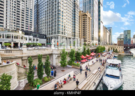 Il nord del fiume Chicago riverwalk sul ramo nord del fiume Chicago a Chicago, Illinois Foto Stock