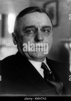 Anton Cermak fu sindaco di Chicago dal 1931 fino al suo assassinio nel 1933. Questa fotografia, identificata come cph.3b274109, cattura Cermak durante la sua carriera politica. È noto per la sua leadership politica e la sua prematura morte, avvenuta durante un tentativo di assassinio rivolto al presidente Franklin D. Roosevelt. Foto Stock