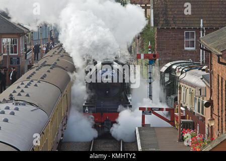 60103 Flying Scotsman Treno a Vapore sempre pronto a lasciare i Vescovi Lydeard stazione sul West Somerset Railway (WSR) durante la sua visita nel settembre 2017 Foto Stock