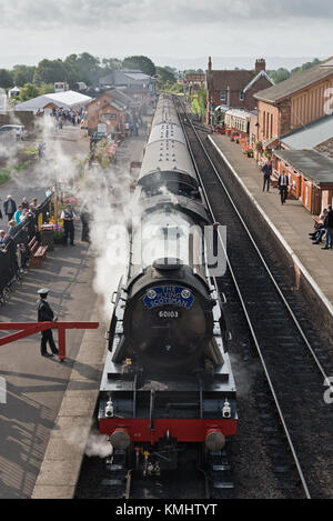 60103 Flying Scotsman Treno a Vapore sempre pronto a lasciare i Vescovi Lydeard stazione sul West Somerset Railway (WSR) durante la sua visita nel settembre 2017 Foto Stock