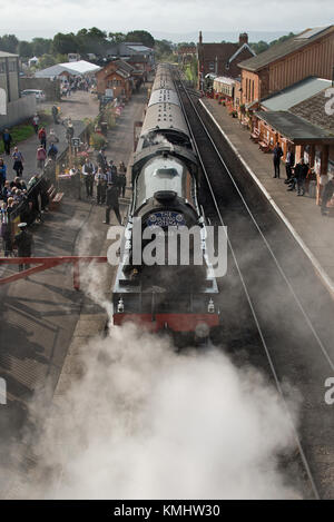 60103 Flying Scotsman Treno a Vapore sempre pronto a lasciare i Vescovi Lydeard stazione sul West Somerset Railway (WSR) durante la sua visita nel settembre 2017 Foto Stock