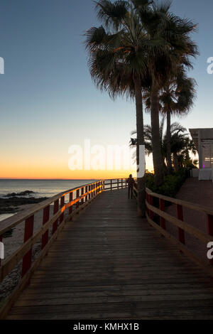 Passerella in legno, Senda Litoral. Percorso, percorso, spiaggia, Mijas, provincia di Malaga, Costa del Sol, Andalusia southern, Spagna, Europa Foto Stock